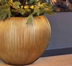 Capi Europe - Vaas Bol Groove XL - 63x51 - Goud - Bloempot Voor Binnen - Opening ⌀42 - GVGB271 8 Capi Europe - Vaas Bol Groove XL - 63x51 - Goud - Bloempot Voor Binnen - Opening ⌀42 - GVGB271 -Tuinhuis Shop 1200x1110 2