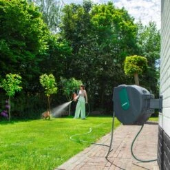 VONROC Automatische Slanghaspel – Incl. 25m Tuinslang, Aansluitslang, Spuitstuk, Koppelingen & Kraanaansluiting -Tuinhuis Shop 1200x1200 307