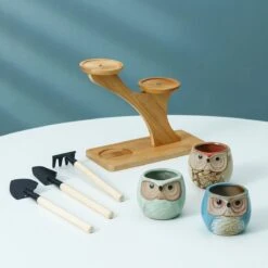 Luxe Bamboe Houten Boom Met 3 Keramiek Uil Bloempotten/Plantenpotten Op Standaard/Voet Voor Binnen En Buiten - Modern Design Bloempot/Plantenpot Op Poten/Pootjes-Plantenbak Mini Cactus Nep Plant Pot Houder - Kleine Bloembakken Plantenrek/Plantenkurk -Tuinhuis Shop 1200x1200 437