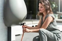 Elho Pure Raindrop 70L - Geel/Oker -Tuinhuis Shop 1200x800 82